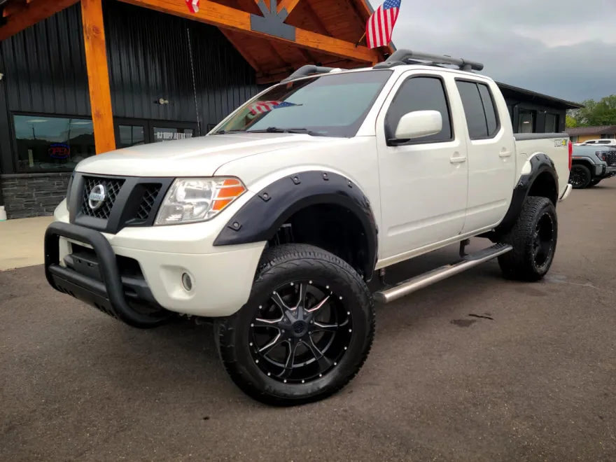 2014 Nissan Frontier PRO-4X Crew Cab photo 1