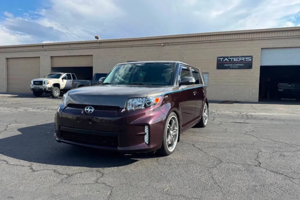 2013 Scion xB Base photo 1