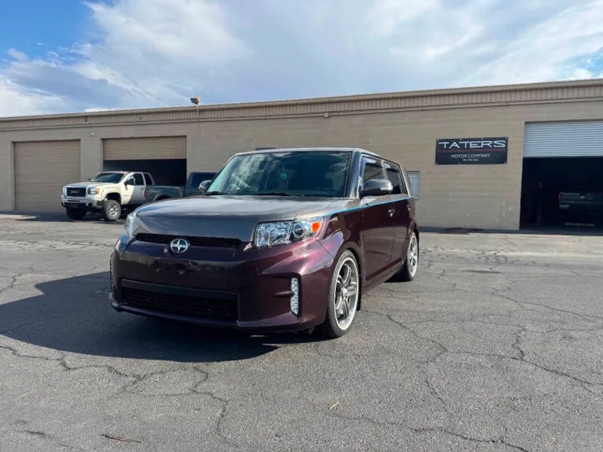 2013 Scion xB Base photo 1