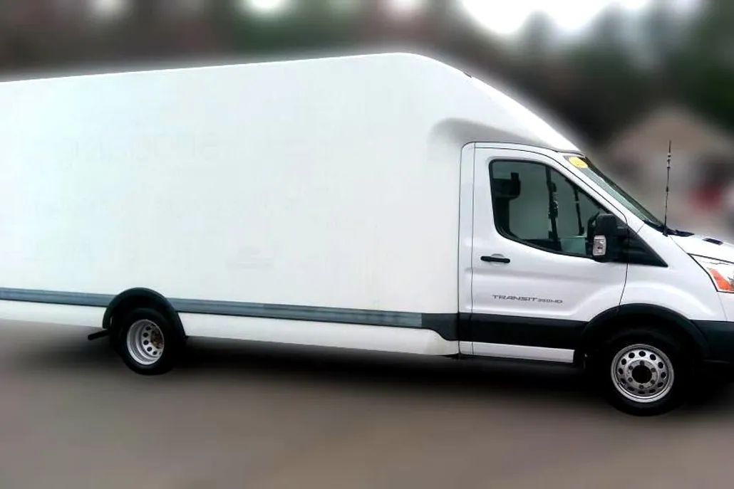 2020 Ford Transit Cutaway photo 1