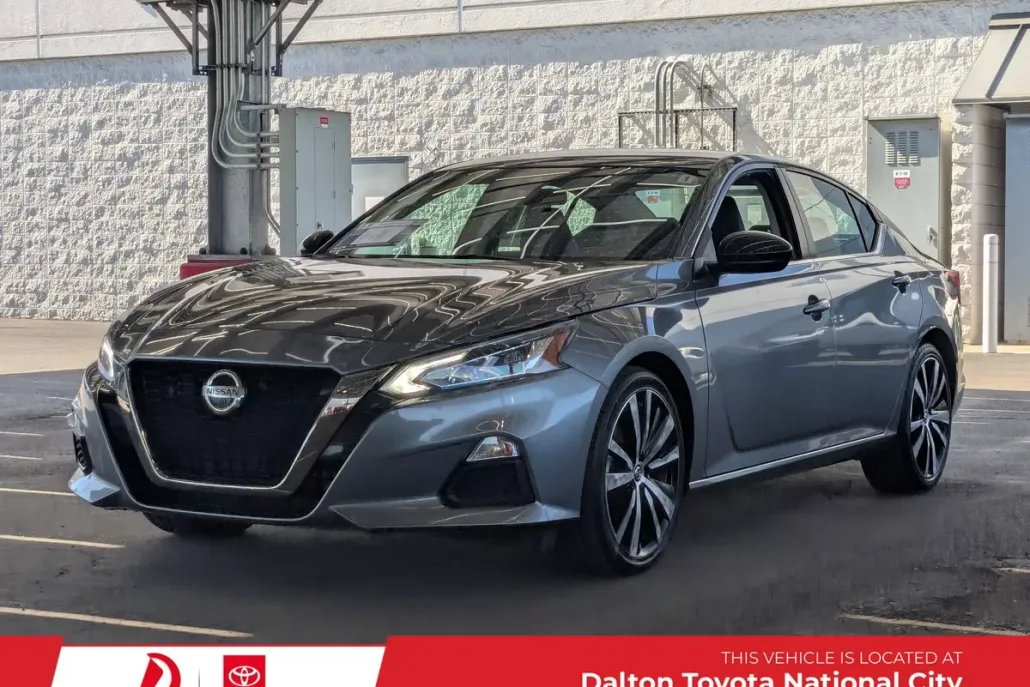 2022 Nissan Altima 2.5 SR photo 1