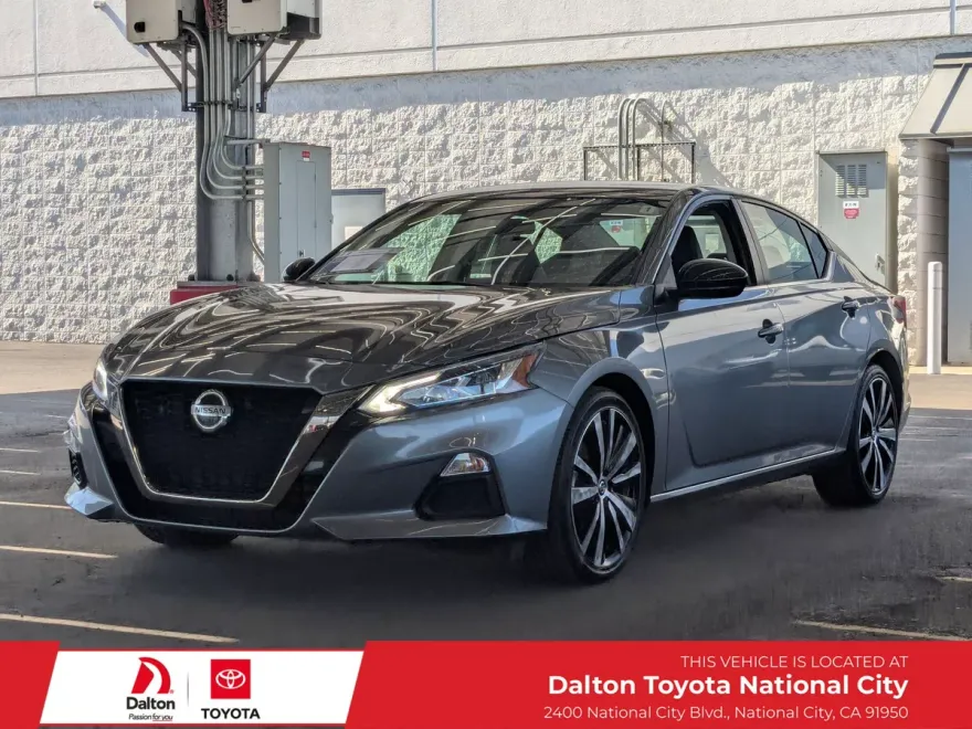 2022 Nissan Altima 2.5 SR photo 1