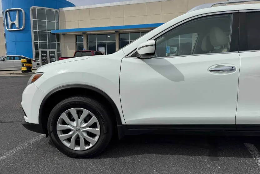 2016 Nissan Rogue photo 1