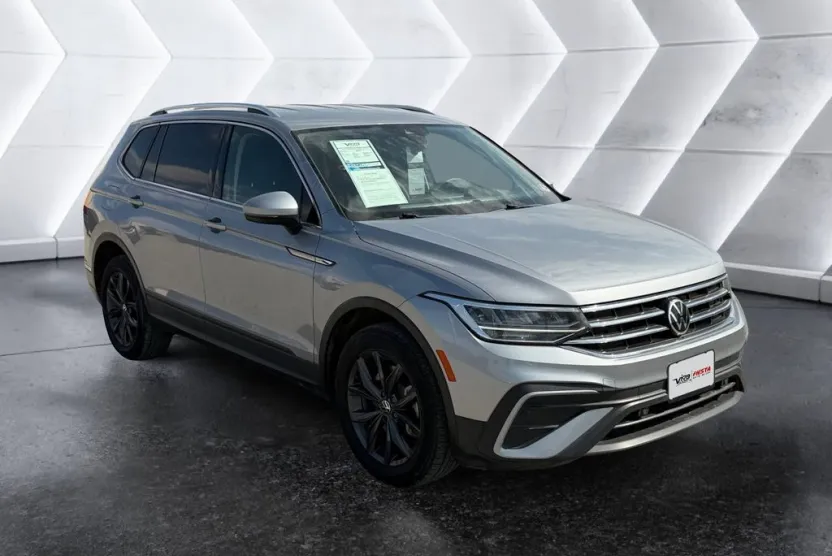 2022 Volkswagen Tiguan SE photo 1
