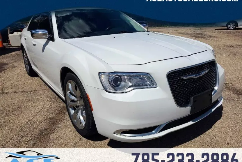 2017 Chrysler 300 Limited photo 1