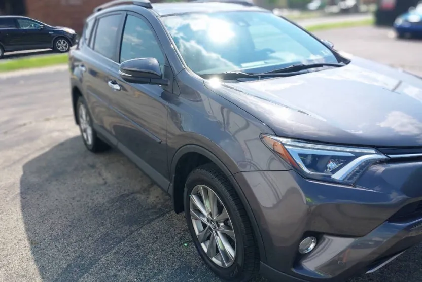 2017 Toyota RAV4 Limited SE Platinum photo 1