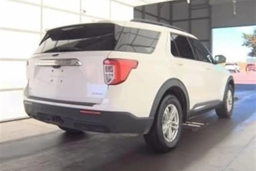 2022 Ford Explorer XLT photo 1