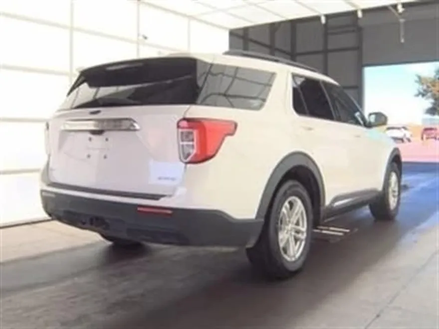 2022 Ford Explorer XLT photo 1