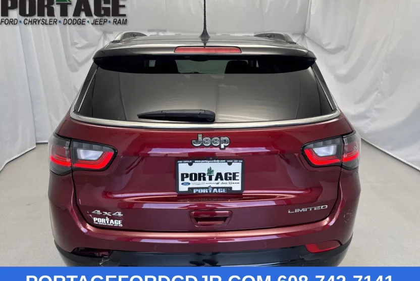 2022 Jeep Compass Limited photo 1