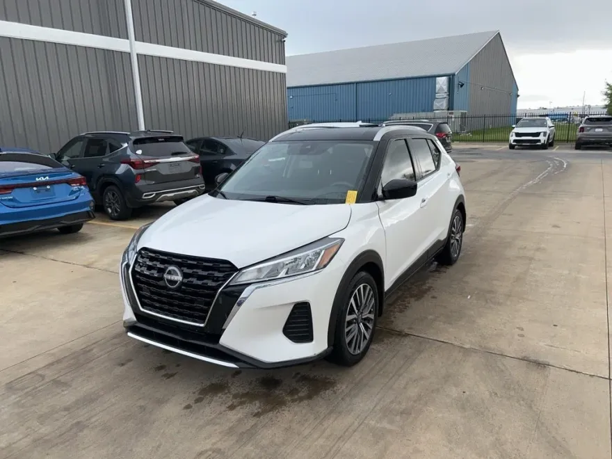 2022 Nissan Kicks SV photo 1