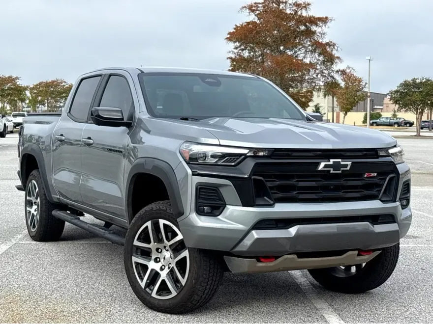 2023 Chevrolet Colorado Z71 photo 1