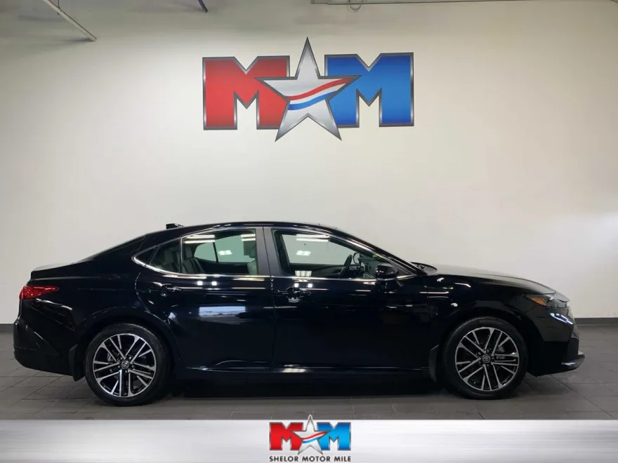 2025 Toyota Camry XLE photo 1