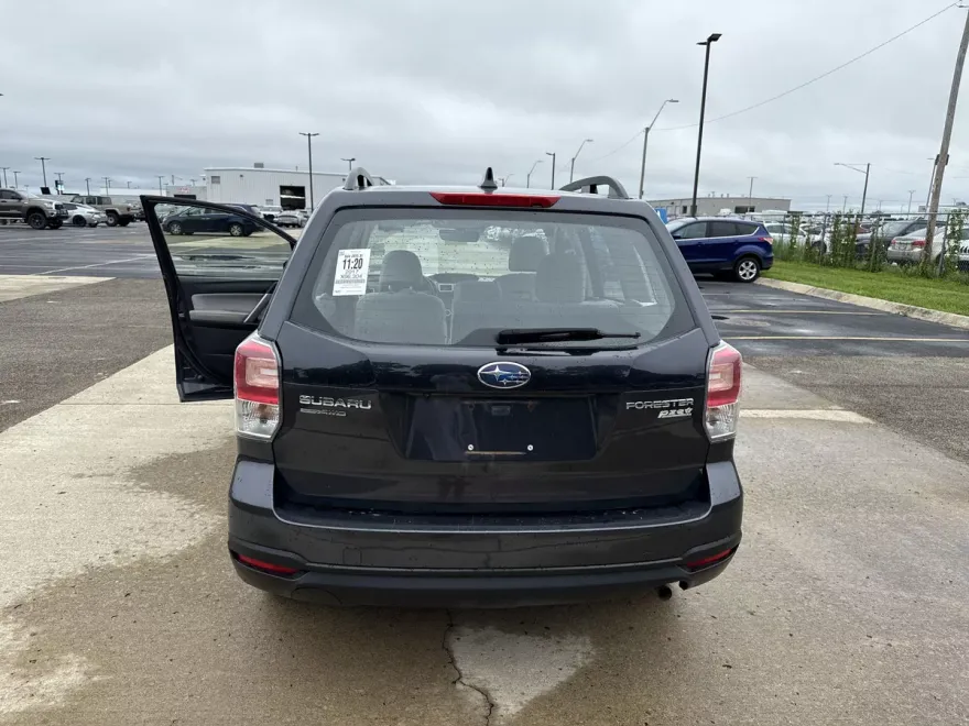 2017 Subaru Forester 2.5i photo 1