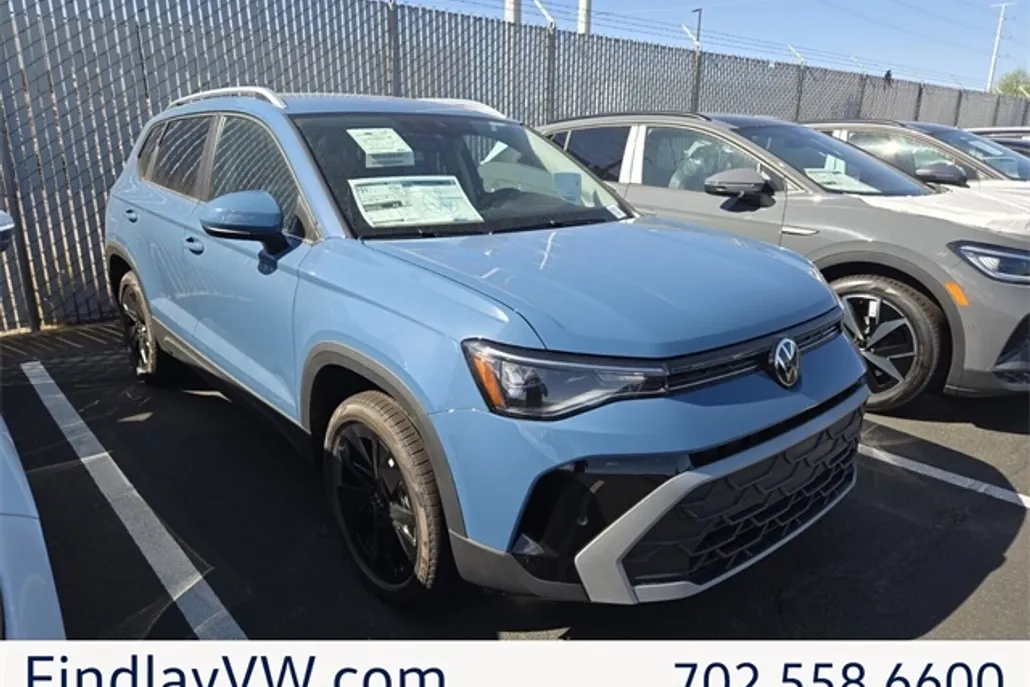 2025 Volkswagen Taos SE photo 1