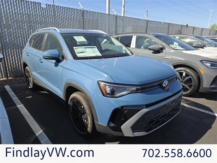 2025 Volkswagen Taos SE photo 1