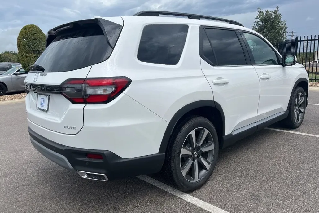 2025 Honda Pilot Elite photo 1
