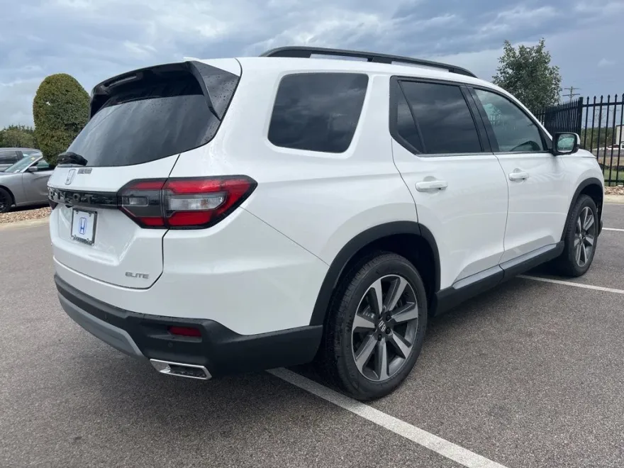 2025 Honda Pilot Elite photo 1