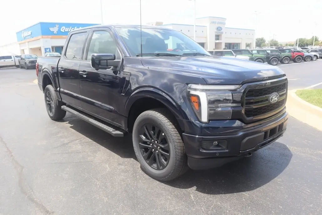 2025 Ford F-150 Lariat photo 1