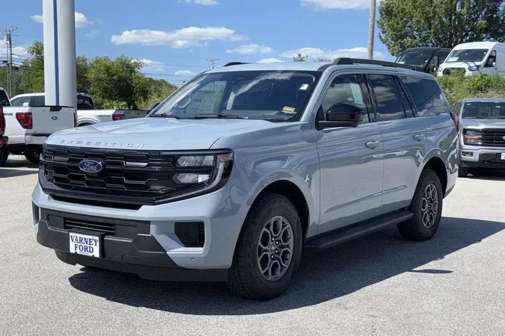 2025 Ford Expedition photo 1