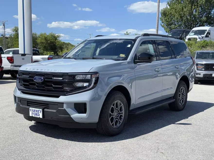 2025 Ford Expedition photo 1