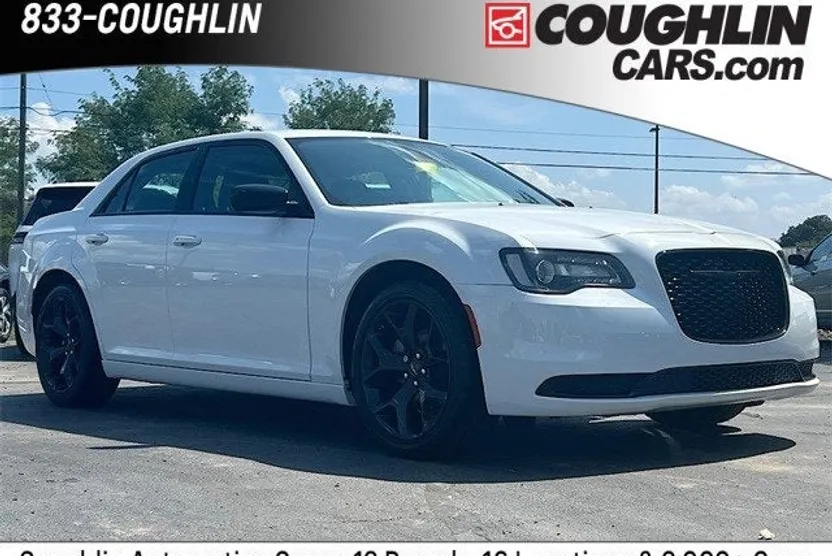 2023 Chrysler 300 Touring photo 1
