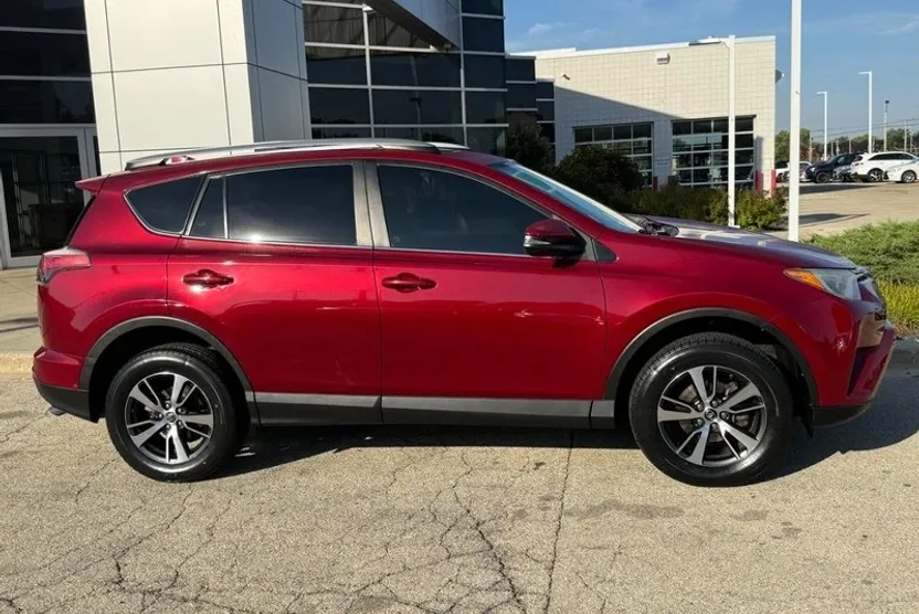 2018 Toyota RAV4 XLE photo 1