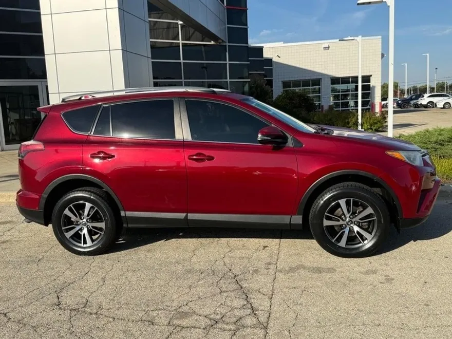 2018 Toyota RAV4 XLE photo 1