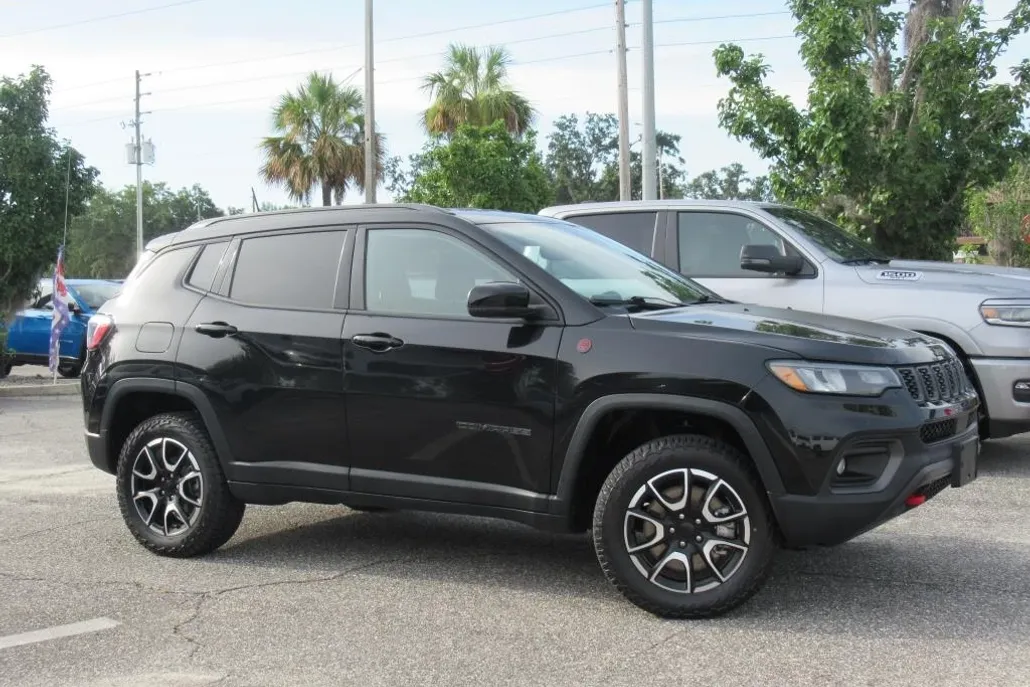 2024 Jeep Compass Trailhawk photo 1