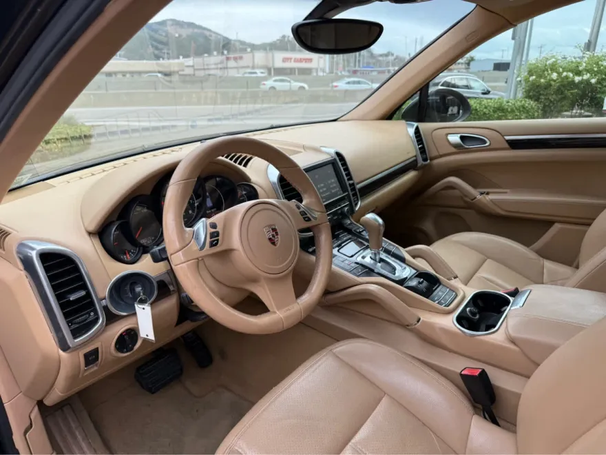 2011 Porsche Cayenne photo 1