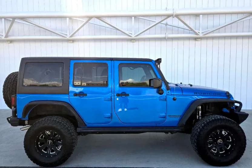 2016 Jeep Wrangler Unlimited Rubicon photo 1