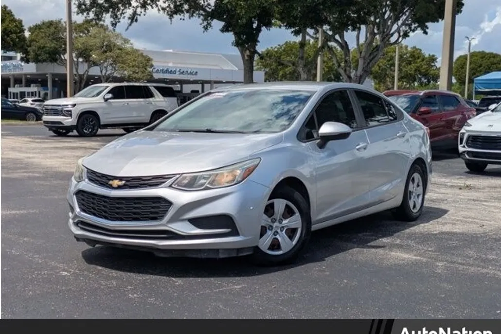 2017 Chevrolet Cruze LS photo 1