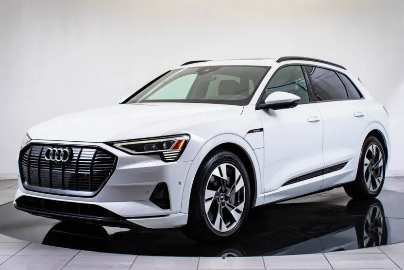2022 Audi e-tron Premium photo 1