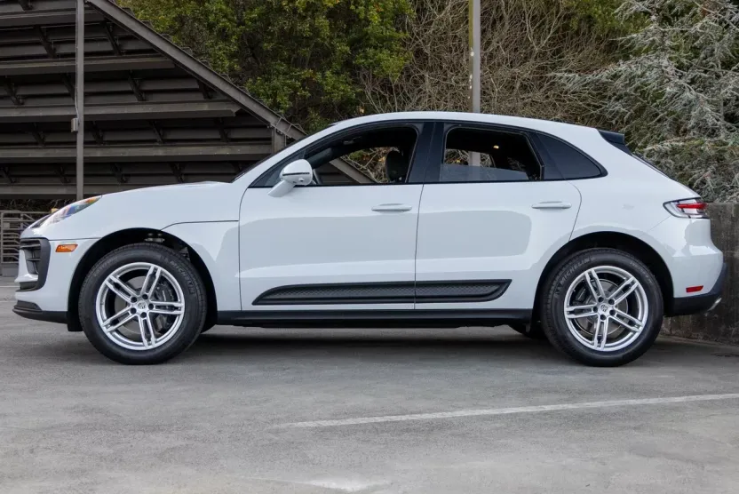 2025 Porsche Macan T photo 1