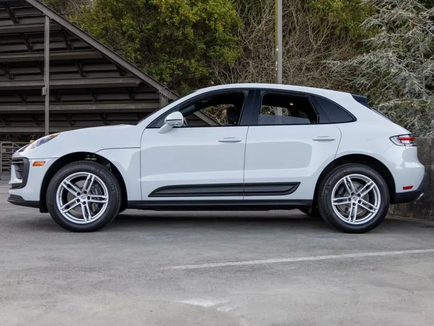 2025 Porsche Macan T photo 1