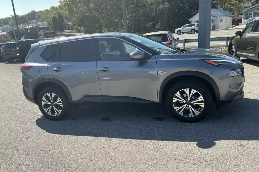 2023 Nissan Rogue SV photo 1