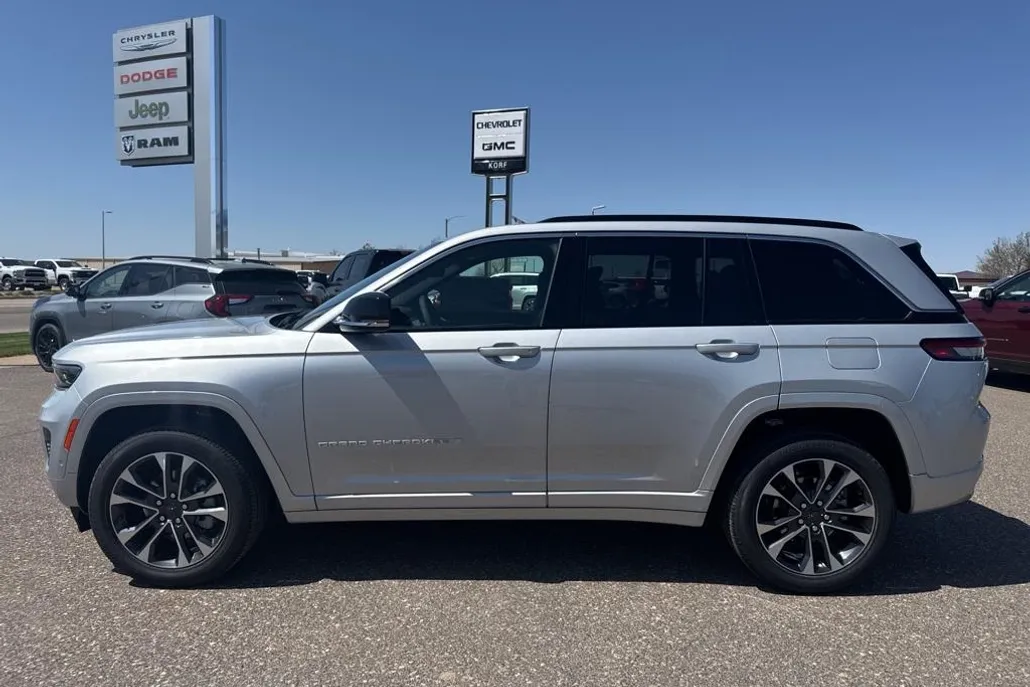 2025 Jeep Grand Cherokee Overland photo 1