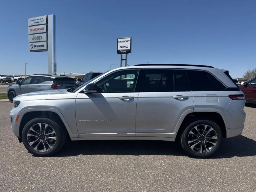 2025 Jeep Grand Cherokee Overland photo 1