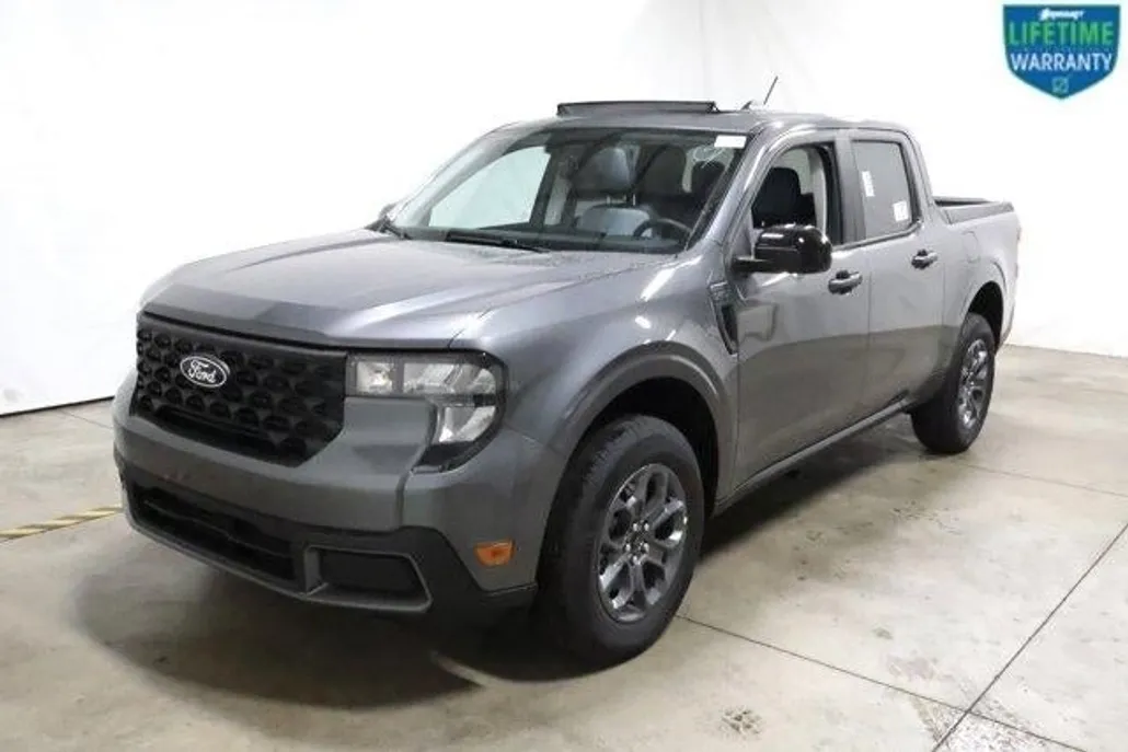 2025 Ford Maverick XLT photo 1