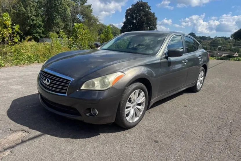 2011 Infiniti M37 photo 1