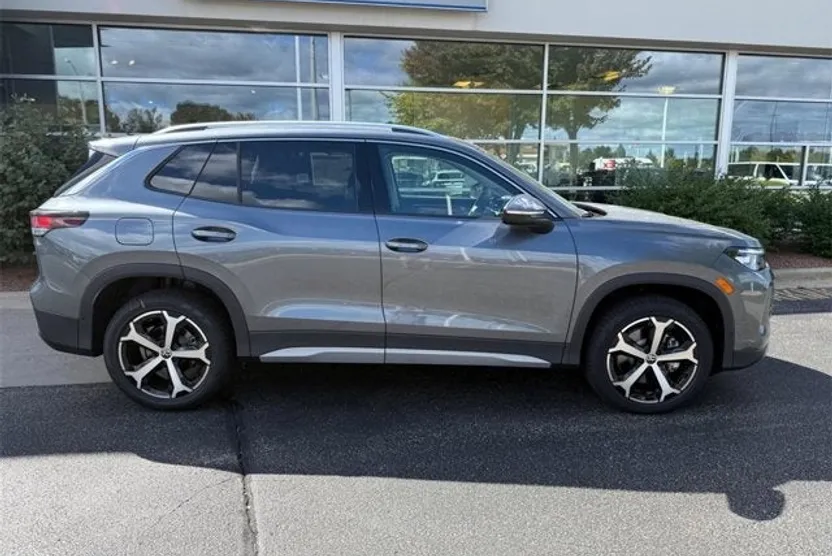 2025 Volkswagen Tiguan SE photo 1