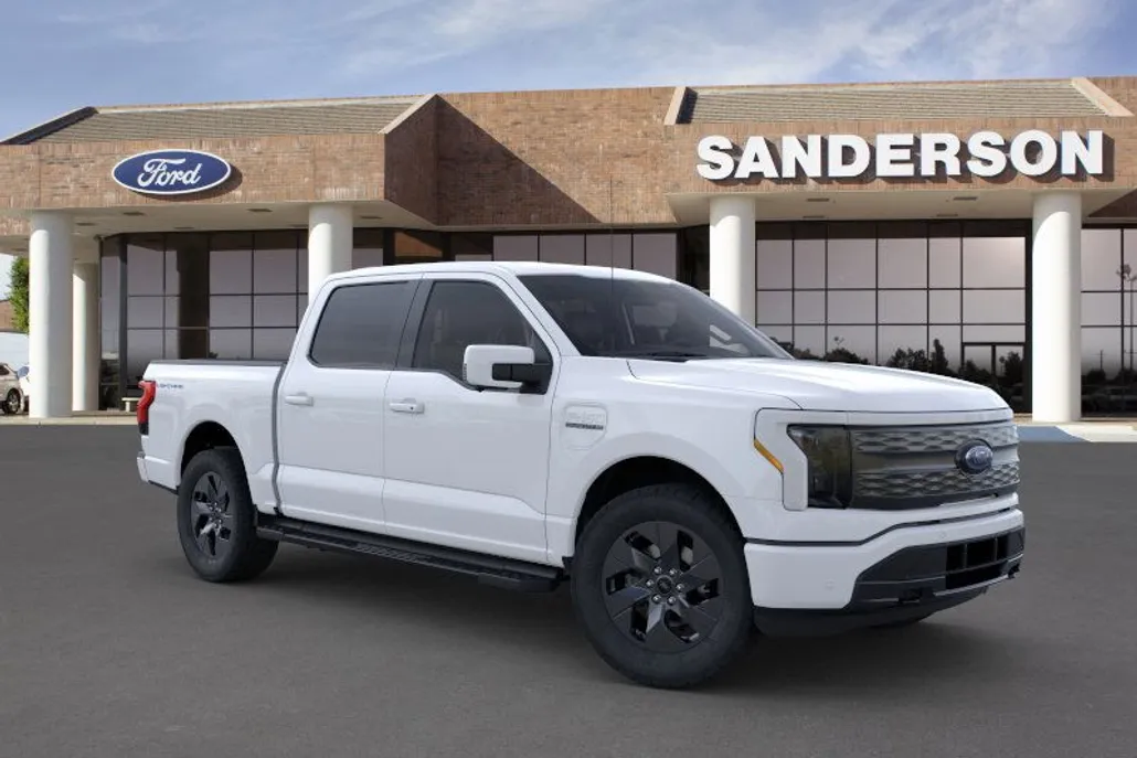 2023 Ford F-150 Lightning Lariat photo 1