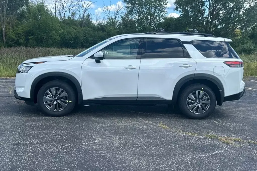 2025 Nissan Pathfinder SV photo 1