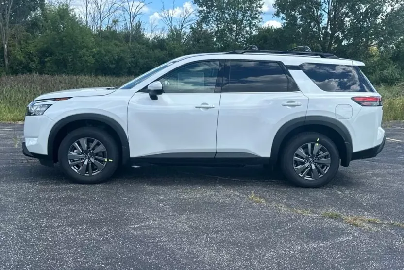 2025 Nissan Pathfinder SV photo 1