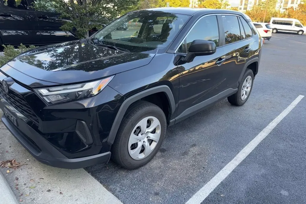 2024 Toyota RAV4 LE photo 1