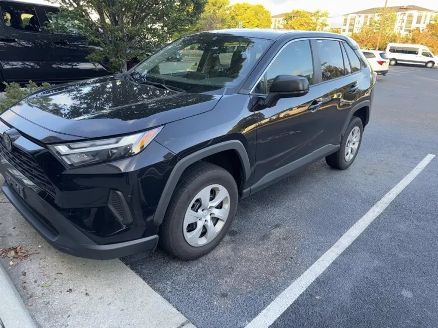 2024 Toyota RAV4 LE photo 1