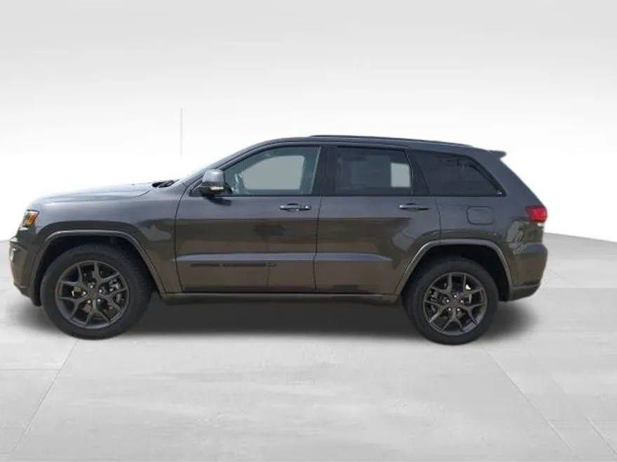 2021 Jeep Grand Cherokee Anniversary Edition photo 1