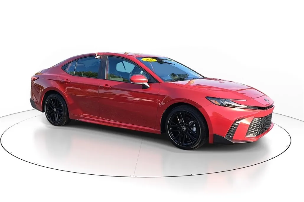 2025 Toyota Camry SE photo 1