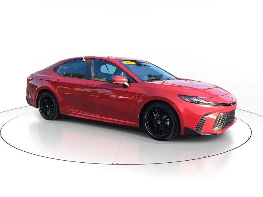 2025 Toyota Camry SE photo 1