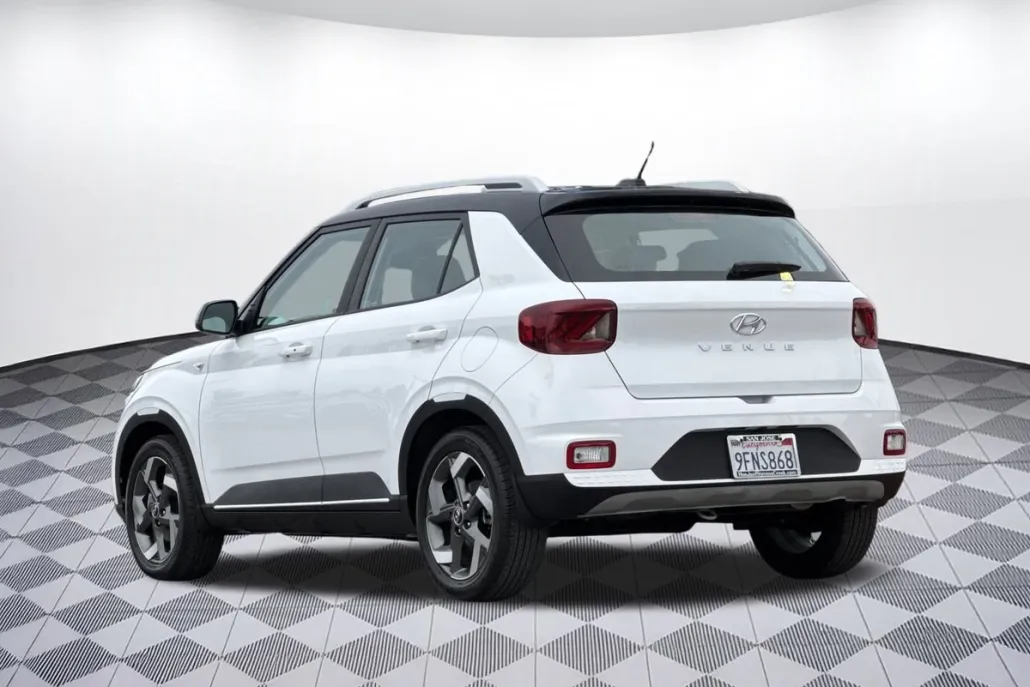 2023 Hyundai Venue Limited photo 1