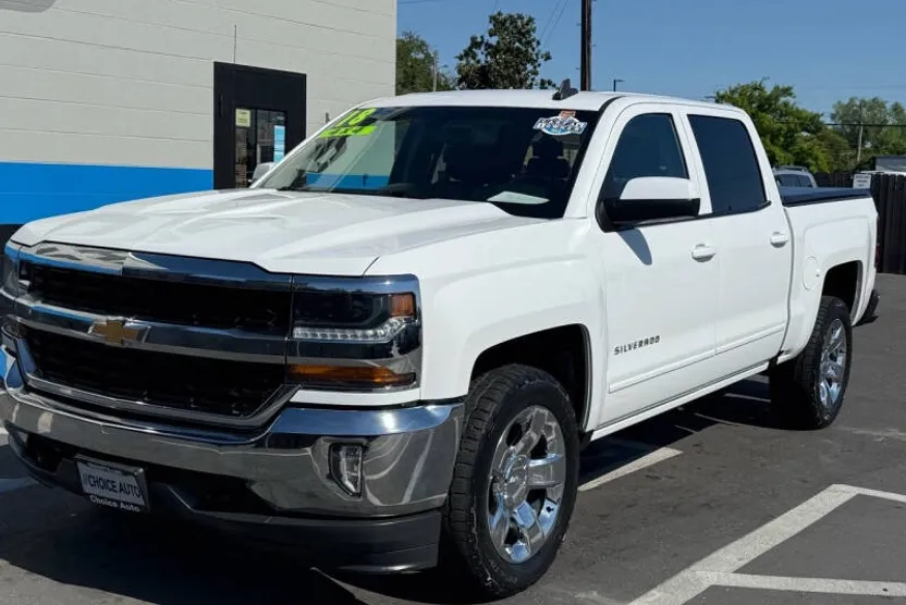 2018 Chevrolet Silverado 1500 LT photo 1